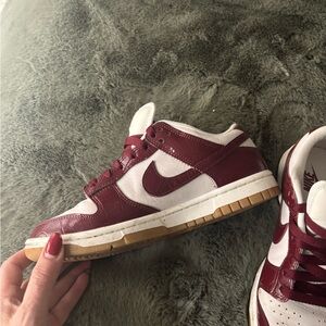 NIKE
Dunk Low croc-effect leather sneakers
Color: Claret